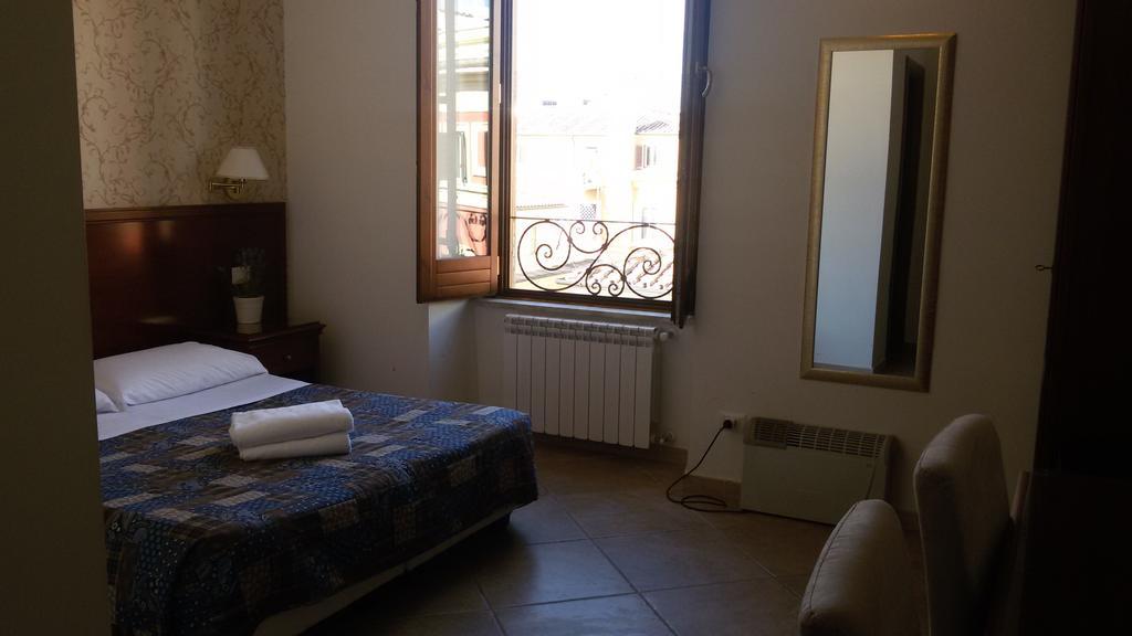 Mrs Julie Guesthouse Rom Rum bild